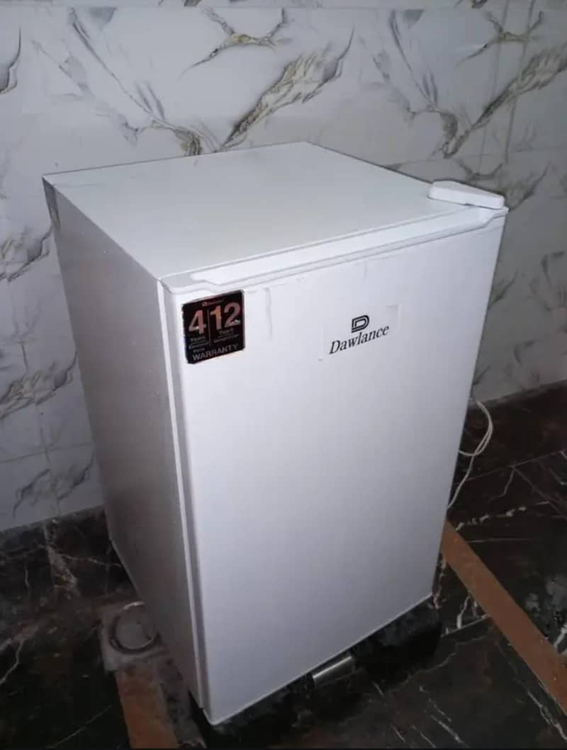dawlance mini fridge 0