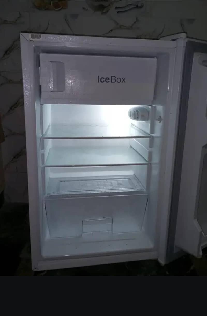 dawlance mini fridge 1