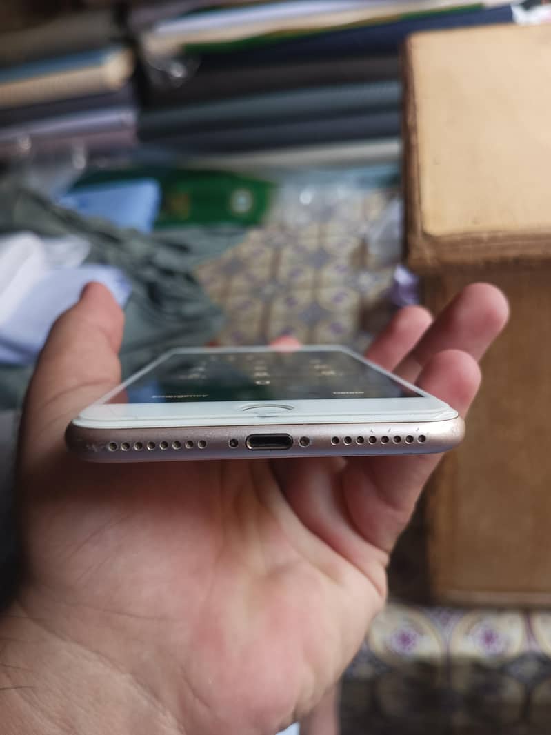 Apple iPhone 8 Plus 1