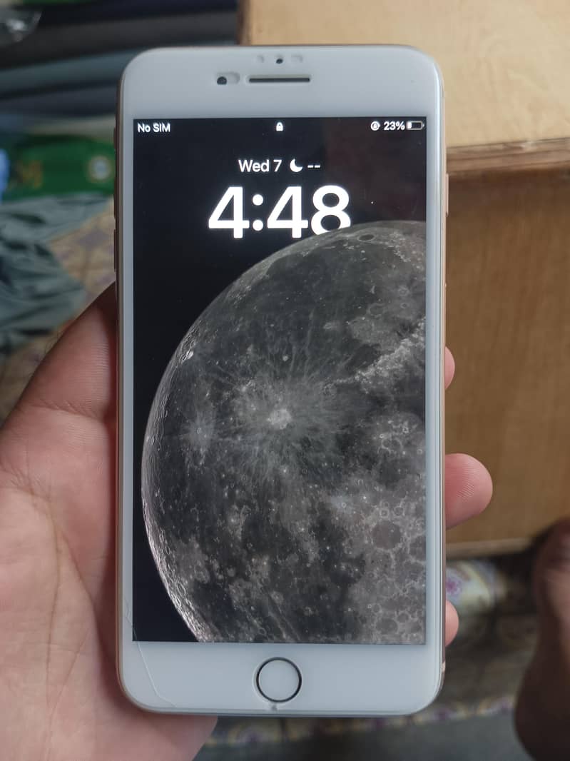 Apple iPhone 8 Plus 4
