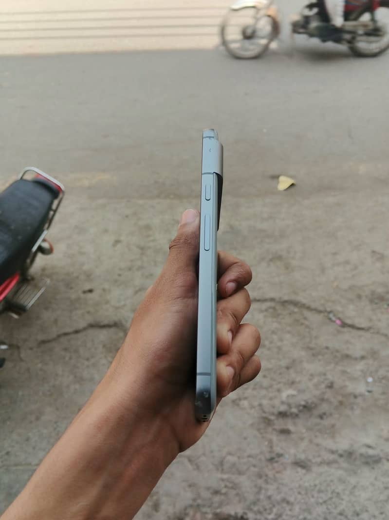 Google Pixel 8 7