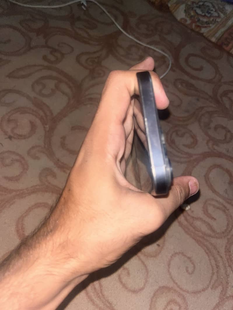 Apple iPhone 15 Pro Max 4