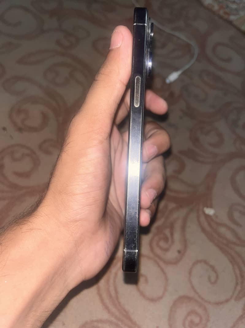 Apple iPhone 15 Pro Max 5