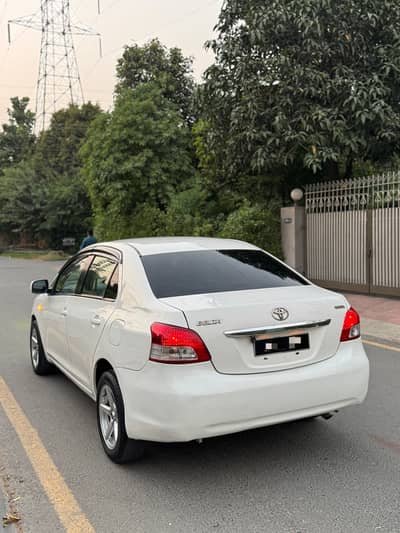 Toyota Belta 2006
