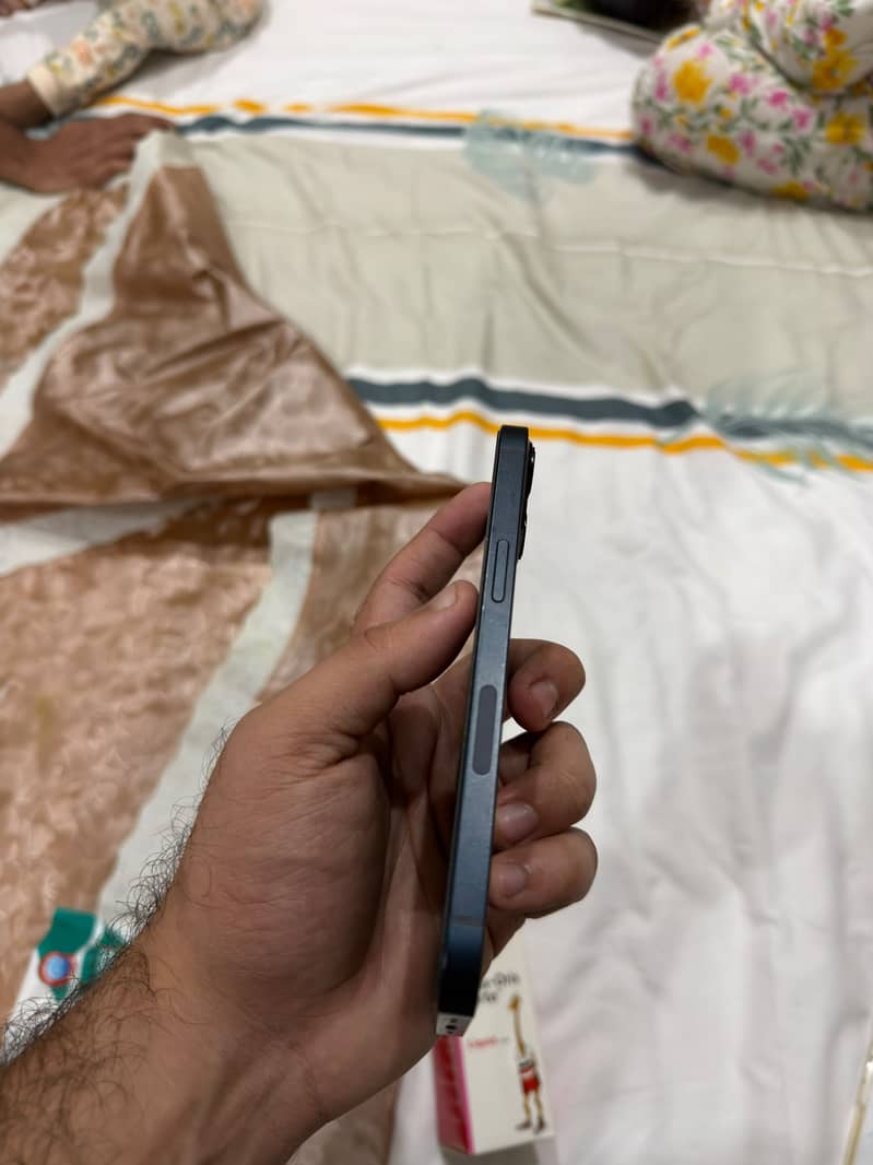 Apple iPhone 13 1
