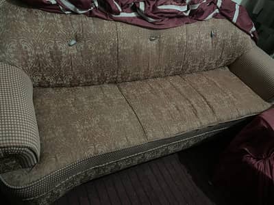 5 seater sofa newly condition with table ph#03127069297