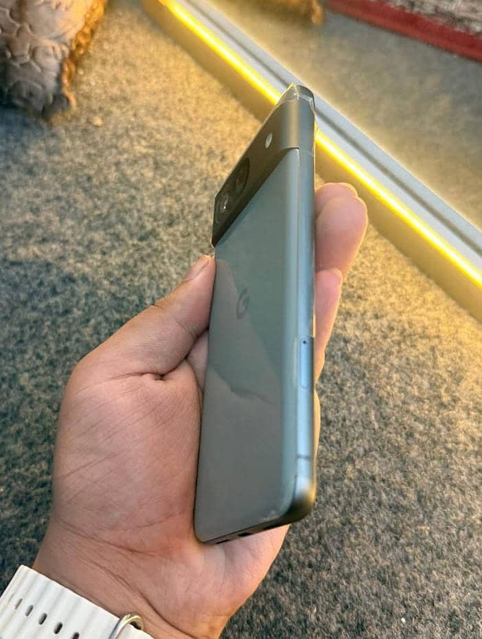 Google Pixel 8 4