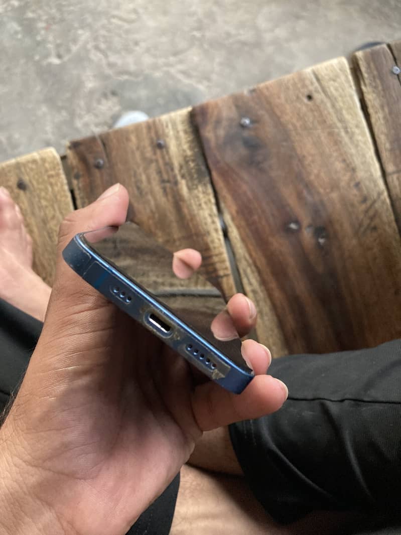 Apple iPhone 13 4