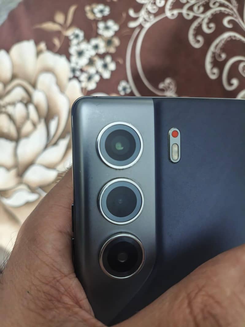 Tecno CAMON 40 Pro 1