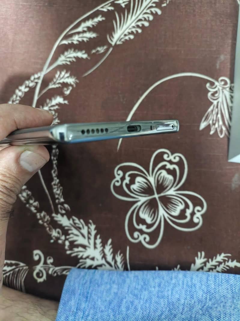 Tecno CAMON 40 Pro 4