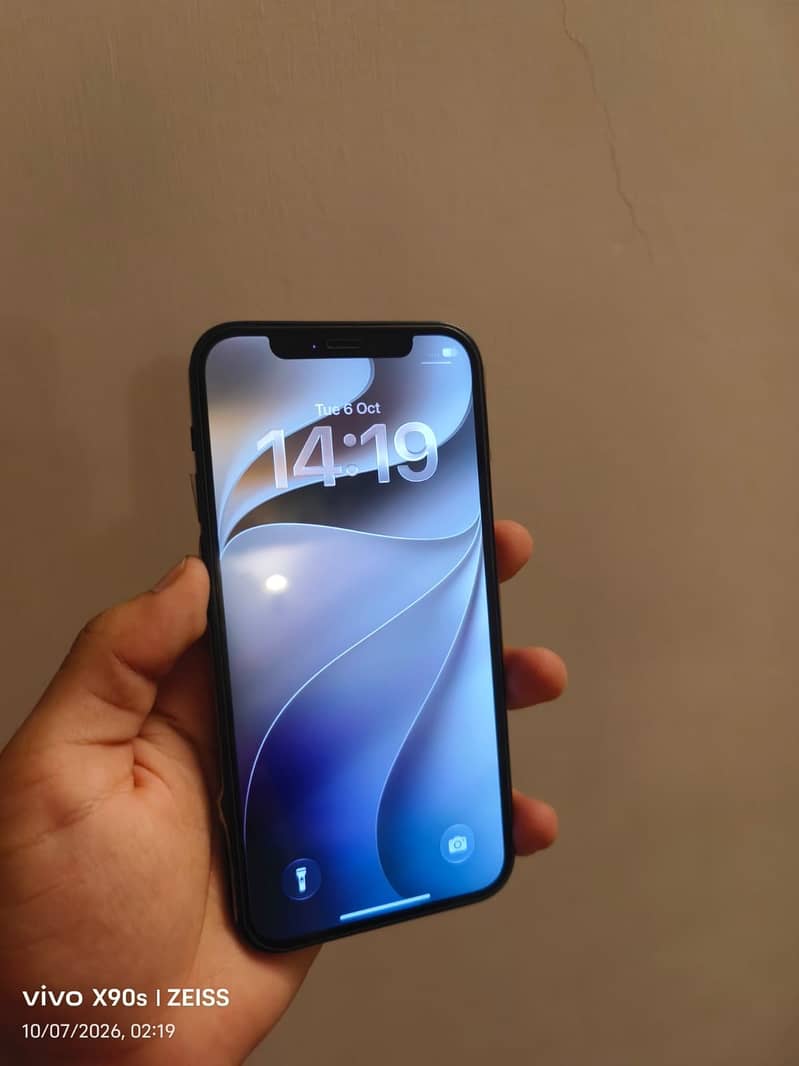 Apple iPhone 12 4