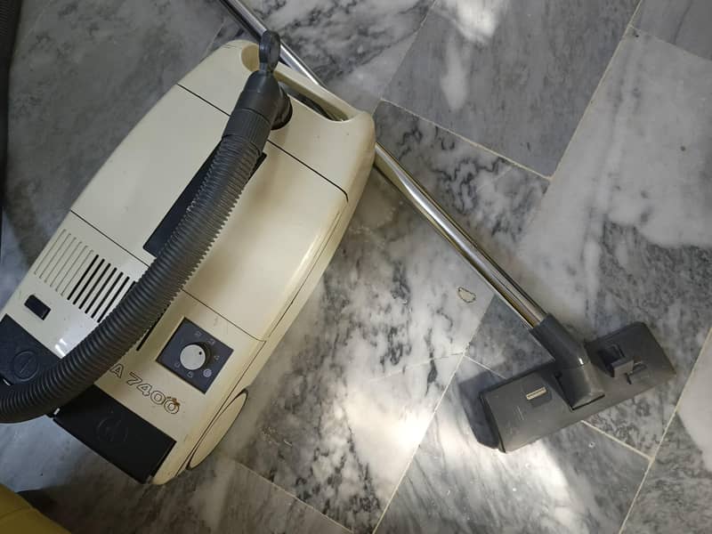 vacuum cleaner 1