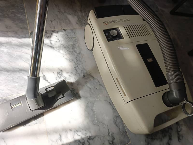 vacuum cleaner 2