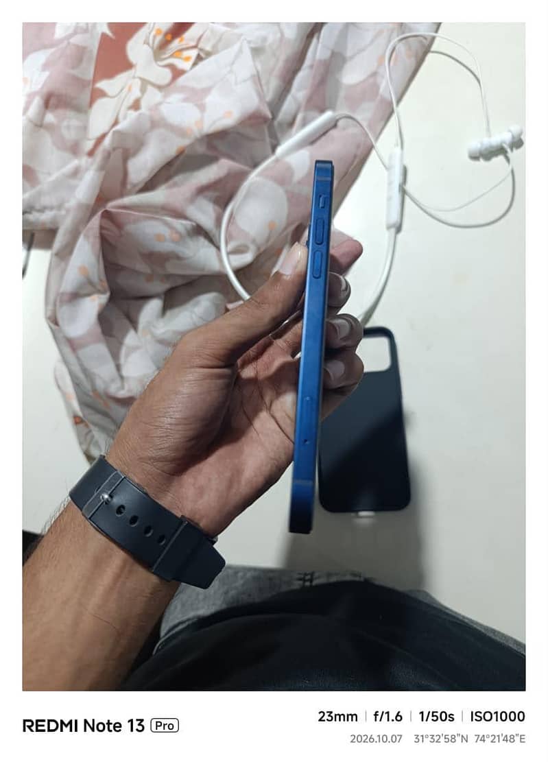 Apple iPhone 12 4