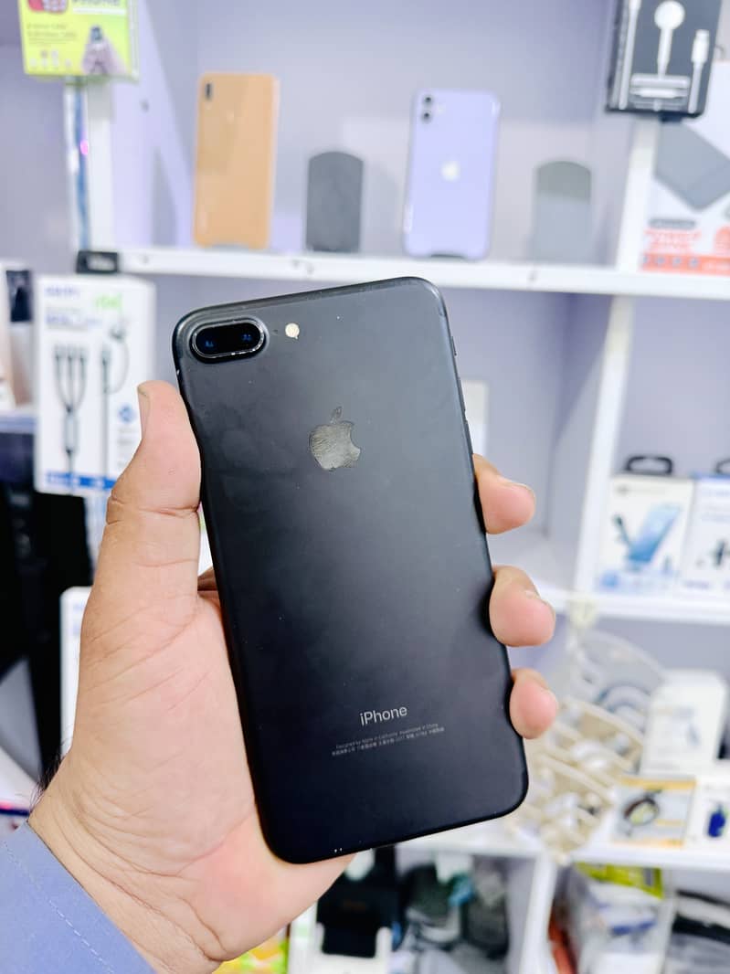 Apple iPhone 7 Plus 1