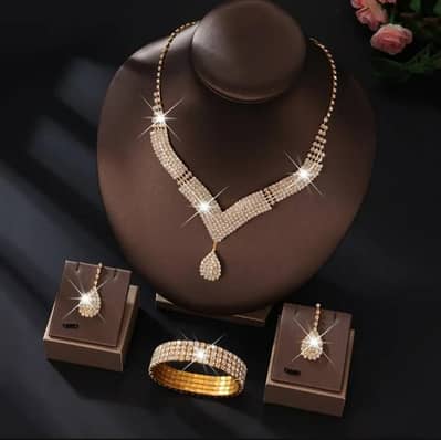 Premium bridal jewellery set with teardrop stones for pakistani bridal