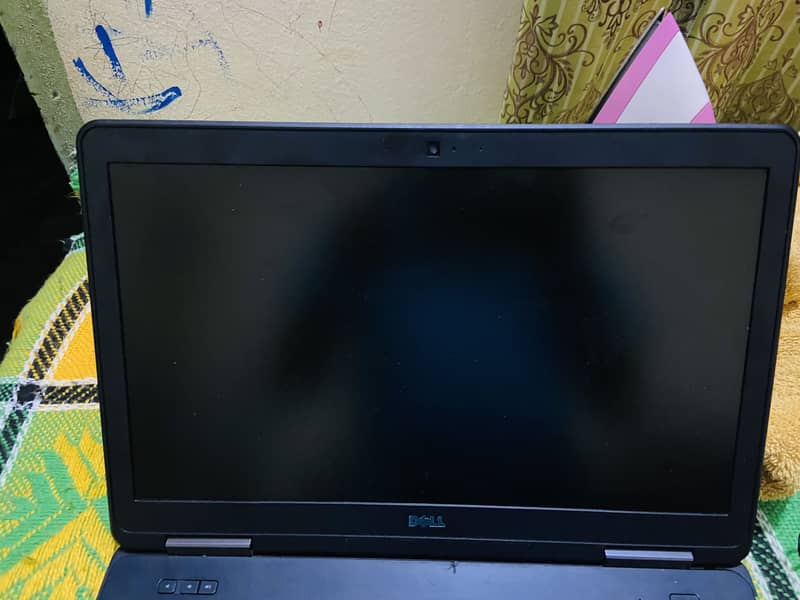 Dell Latitude E5540 2