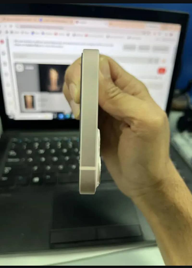 Apple iPhone 13 5