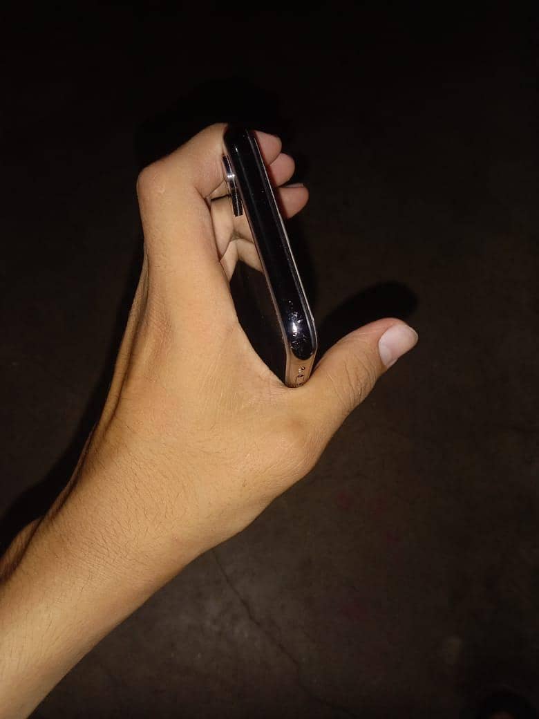 Apple iPhone Xs 0