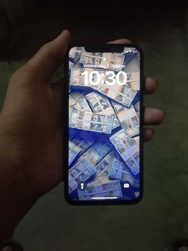 Apple iPhone Xs 2