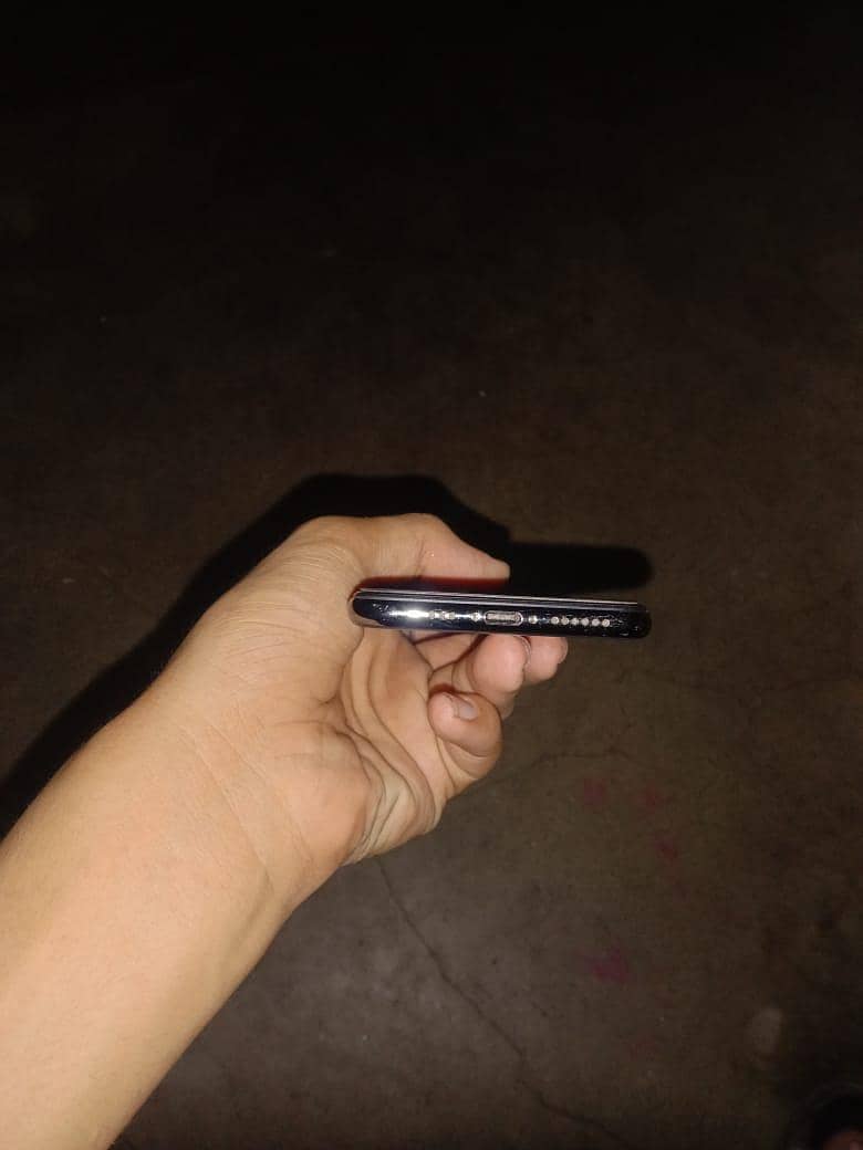 Apple iPhone Xs 3