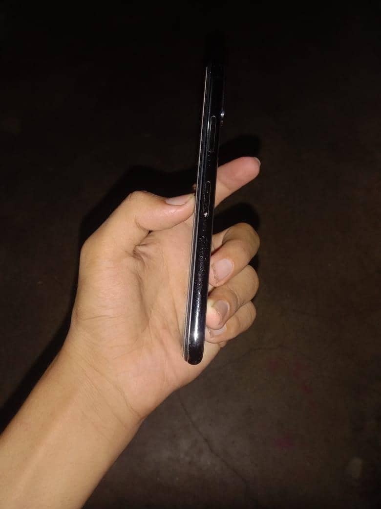 Apple iPhone Xs 4