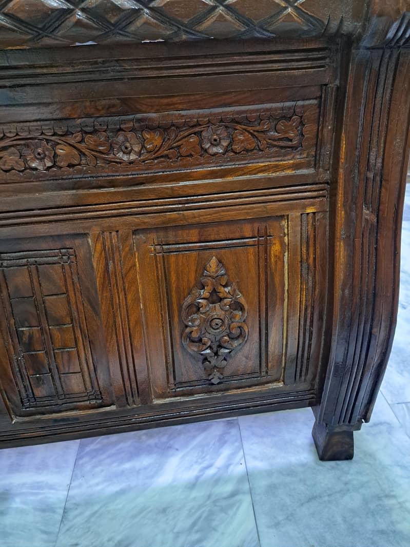 King size Bed 6