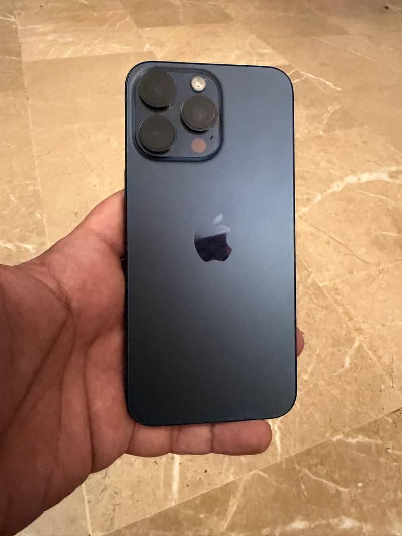 Apple iPhone 15 Pro Max 1