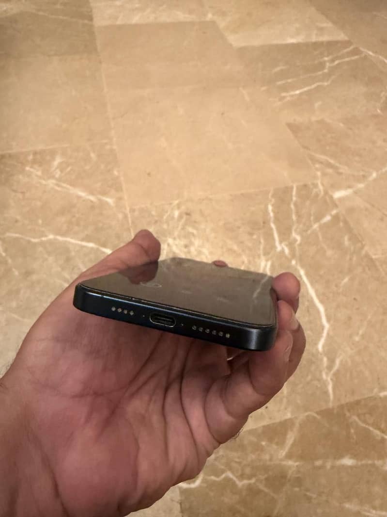 Apple iPhone 15 Pro Max 3
