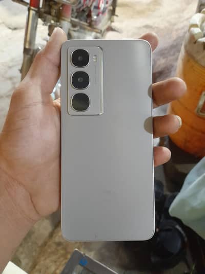 Itel City 100