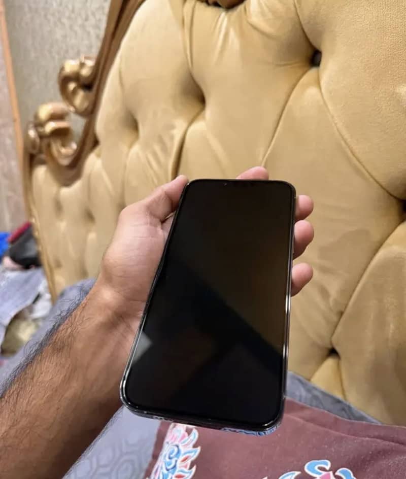 Apple iPhone 13 Pro Max 2