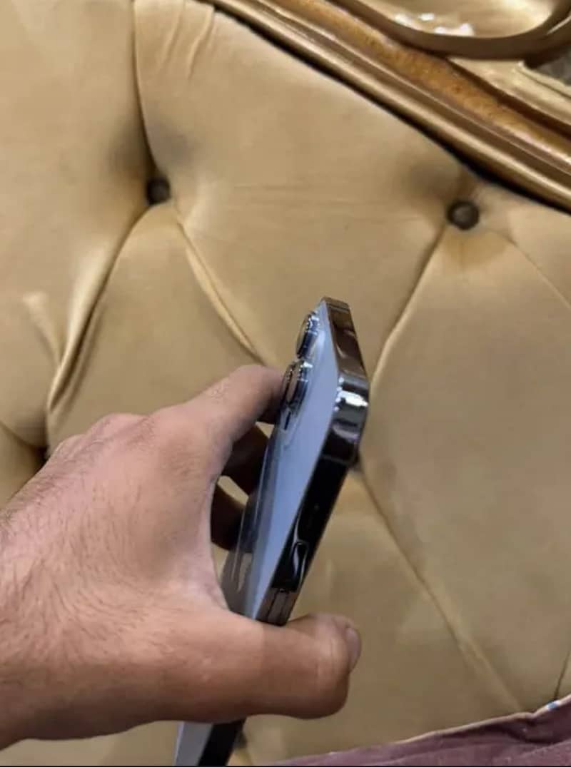 Apple iPhone 13 Pro Max 4