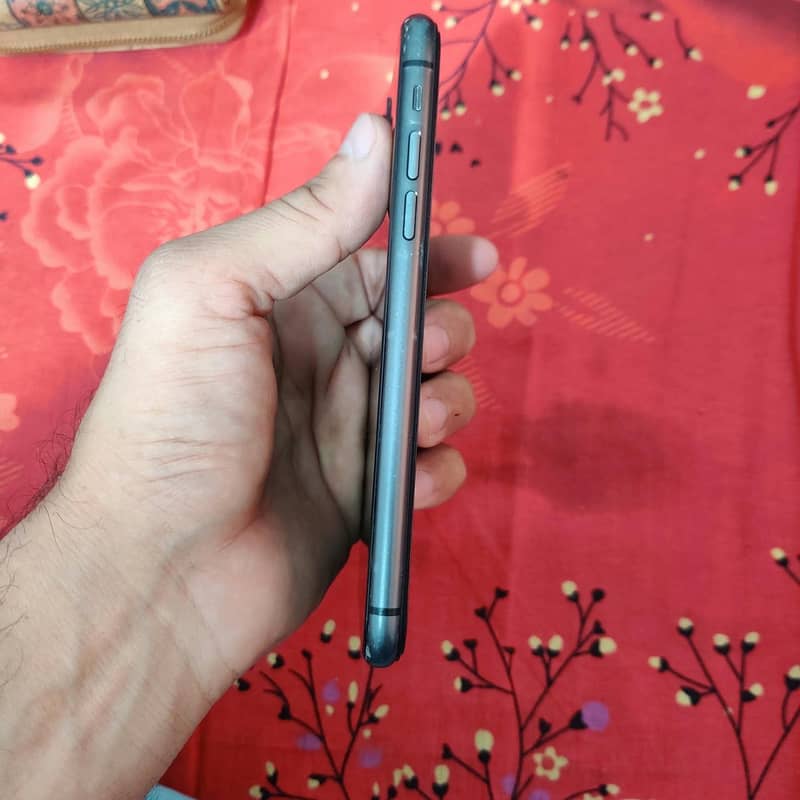 Apple iPhone 11 6