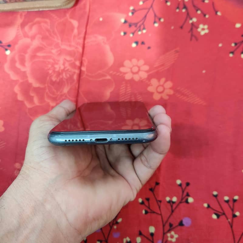 Apple iPhone 11 7