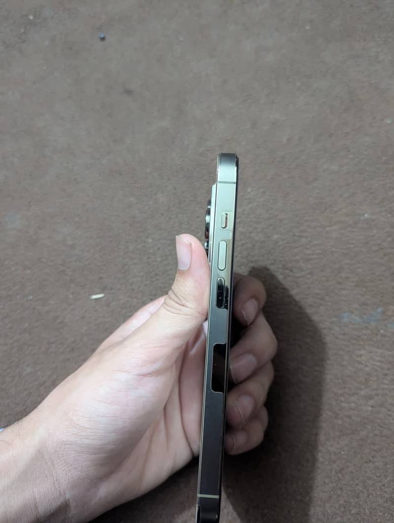 Apple iPhone 14 Pro 2