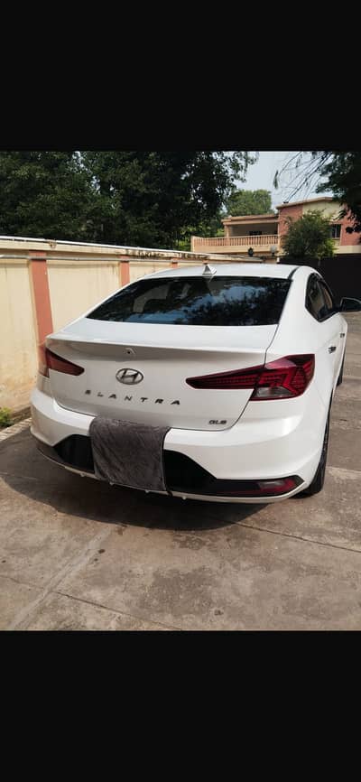 Hyundai Elantra 2022