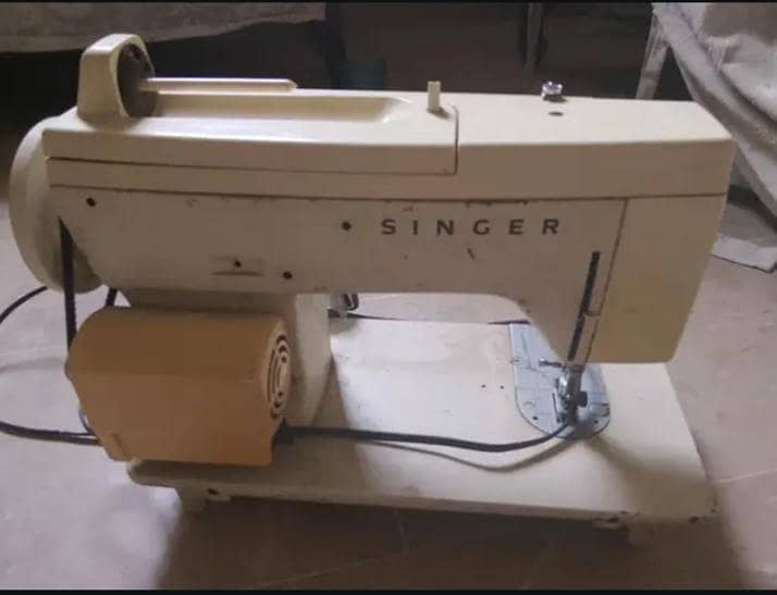 sewing machine (Singer) 3