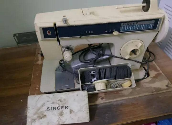 sewing machine (Singer) 4