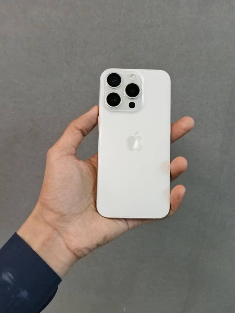 Apple iPhone 15 Pro 0