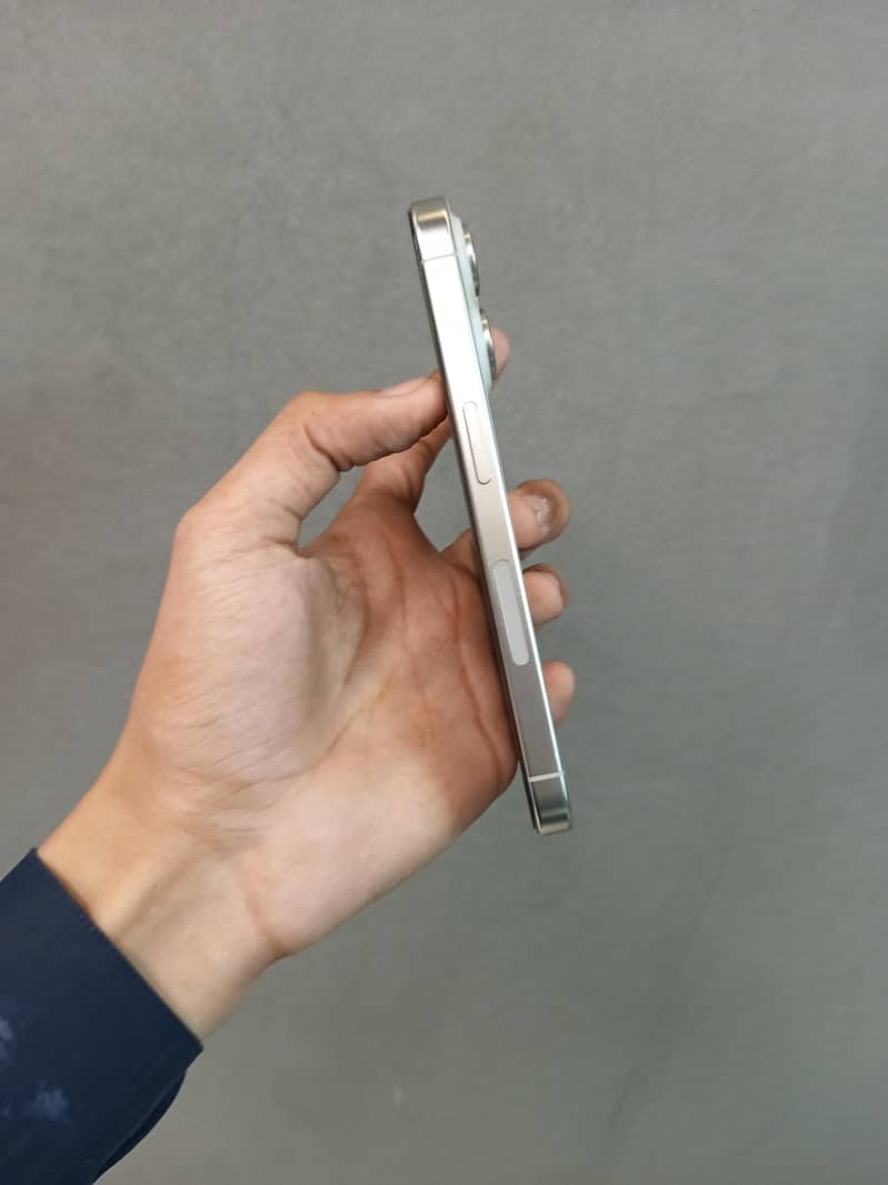 Apple iPhone 15 Pro 2
