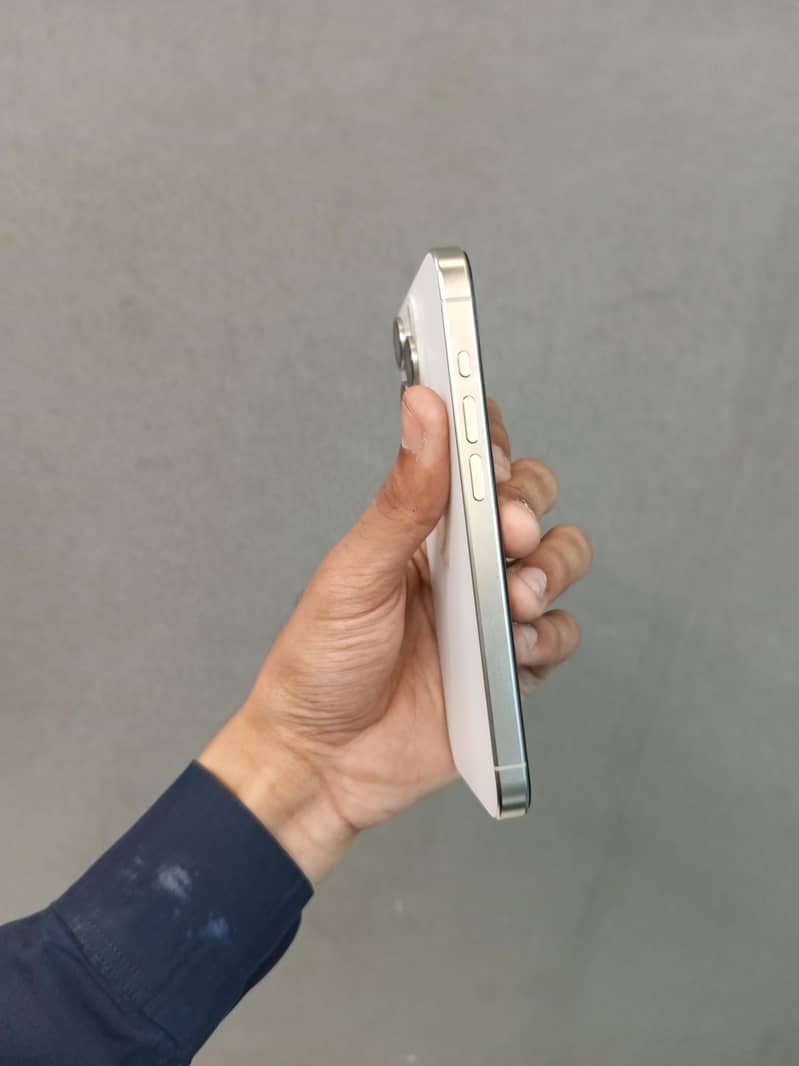 Apple iPhone 15 Pro 3