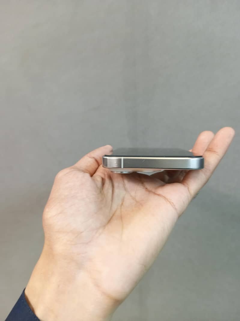Apple iPhone 15 Pro 4