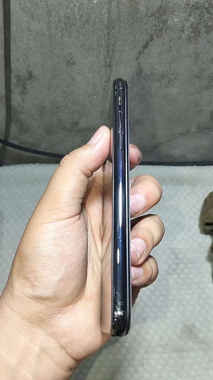 Apple iPhone XS 3
