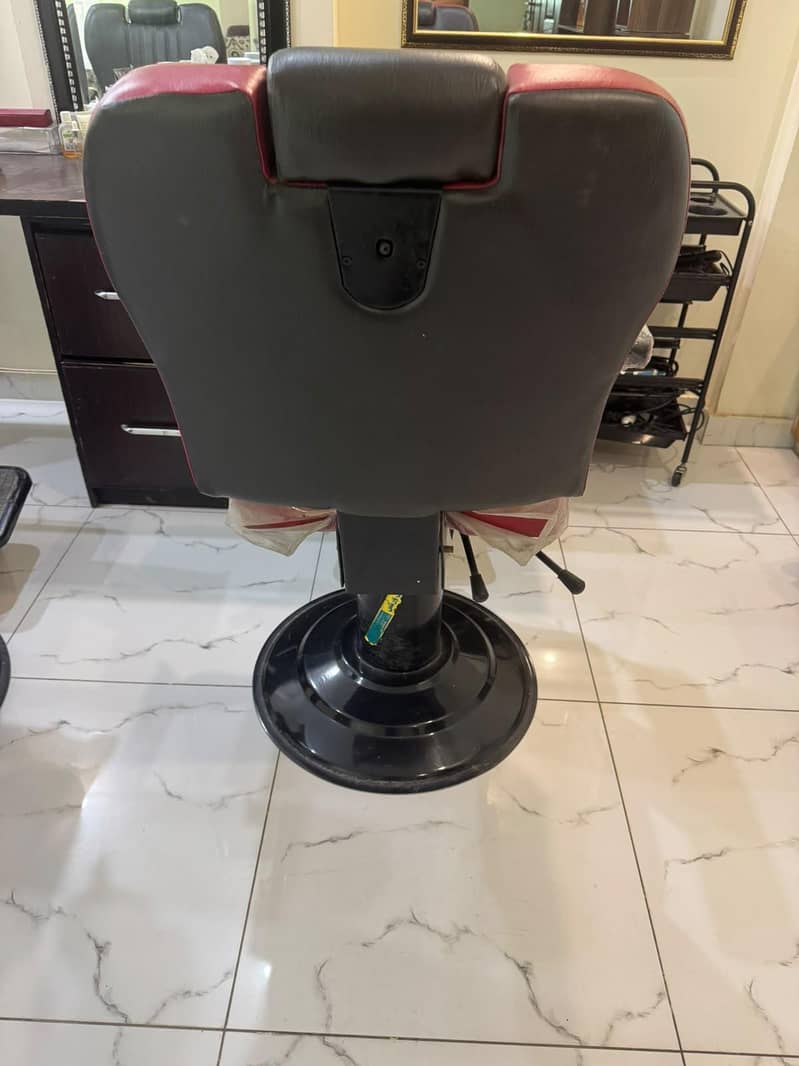 Cutting chair professionals 4