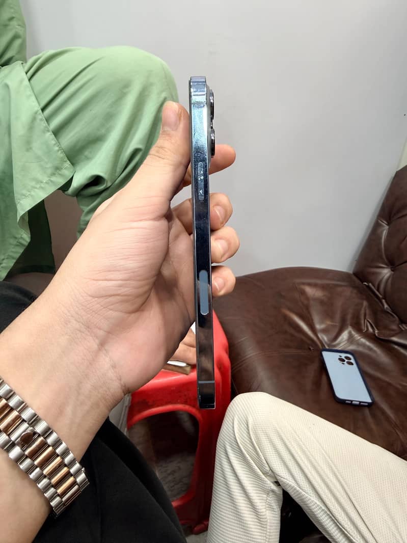 Apple iPhone 13 Pro Max 1