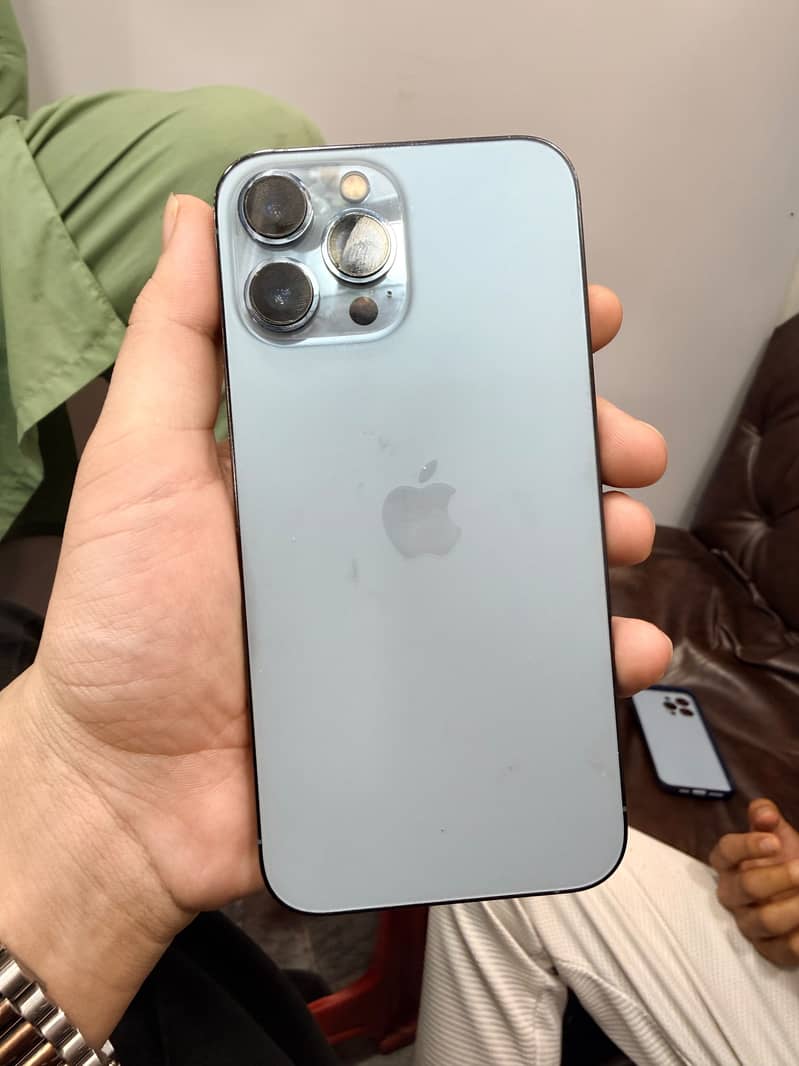 Apple iPhone 13 Pro Max 3