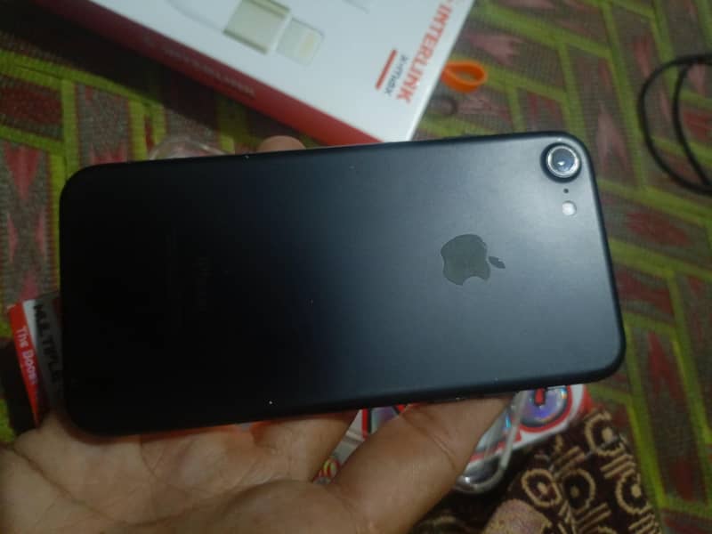 Apple iPhone 7 2
