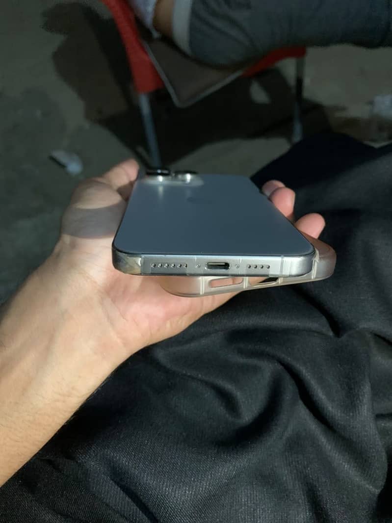 Apple iPhone 15 Pro Max 3