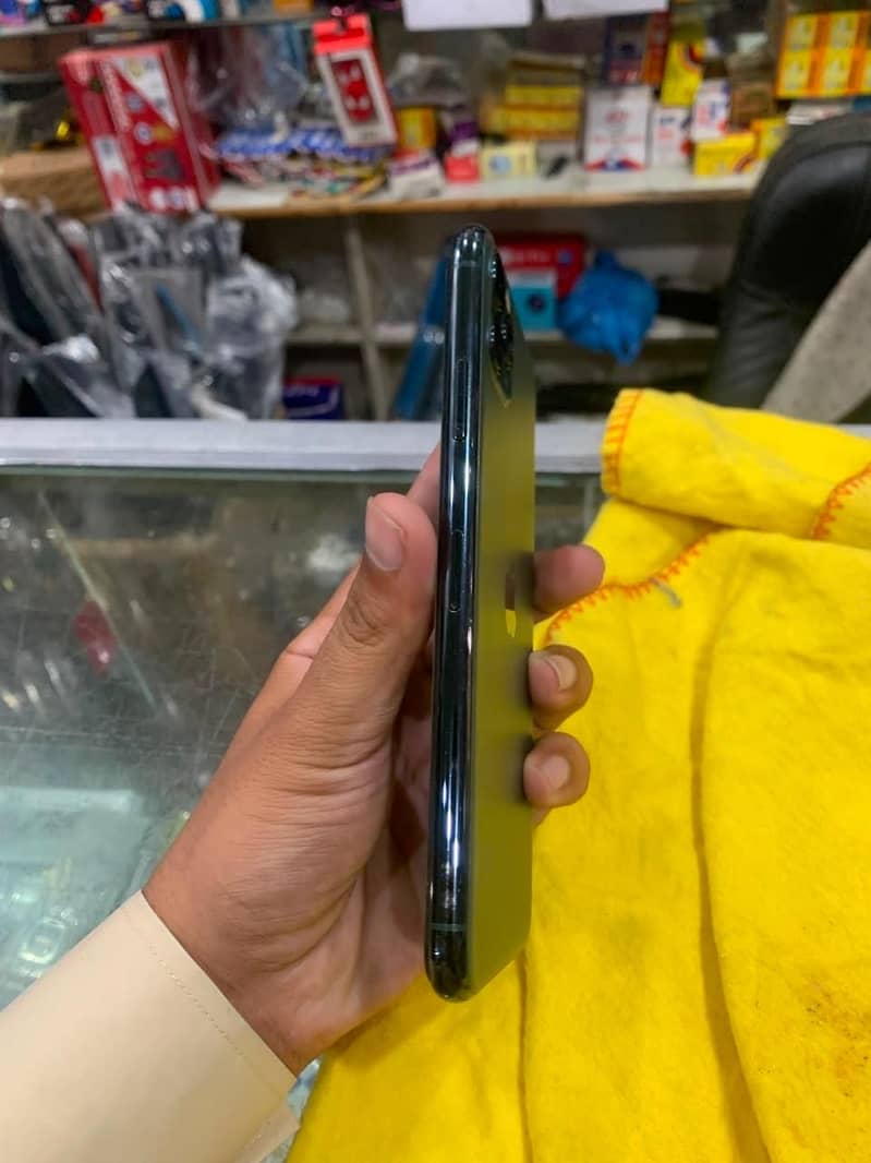 Apple iPhone 11 pro max 1