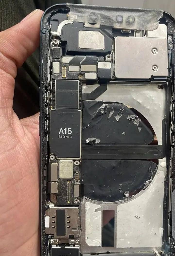 Apple iPhone 13 0